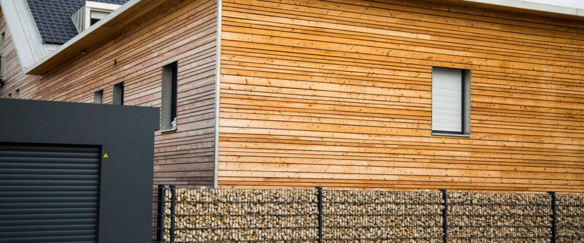 BARDAGE BOIS 1200X500 | DEOBAT Professionnels Pose de bardage sur façade de bâtiments à proximité de Nancy dans les Vosges Bruyères 0